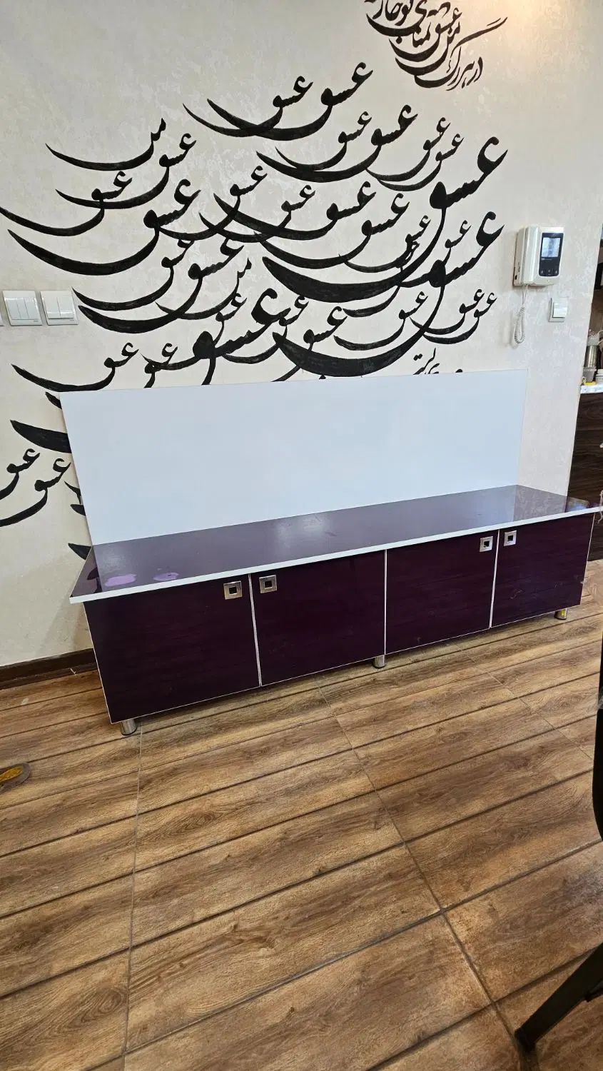 پاف باکس دار  نیمکت چوبی میز ناخن ایینه قدی|آرایشگاه و سالن‌های زیبایی|اصفهان, برازنده|دیوار