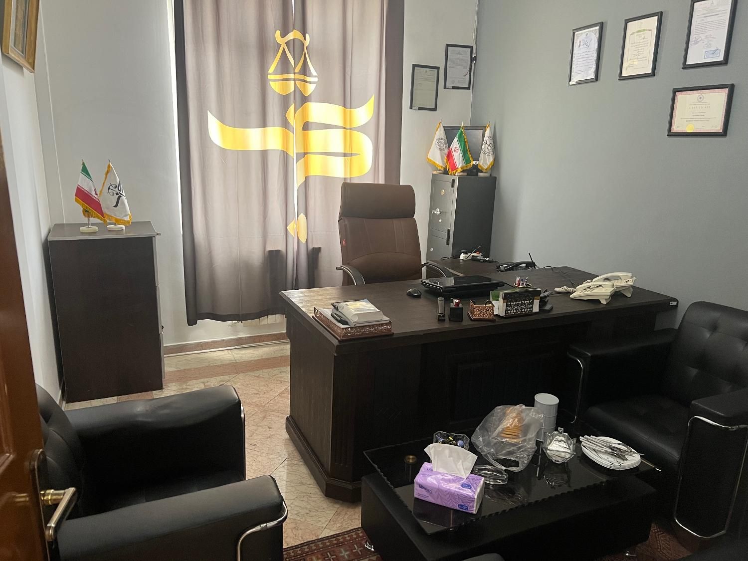 اجاره یک اتاق از دفتر وکالت|اجارهٔ کوتاه‌مدت دفتر کار و فضای آموزشی|تهران, شمس‌آباد|دیوار