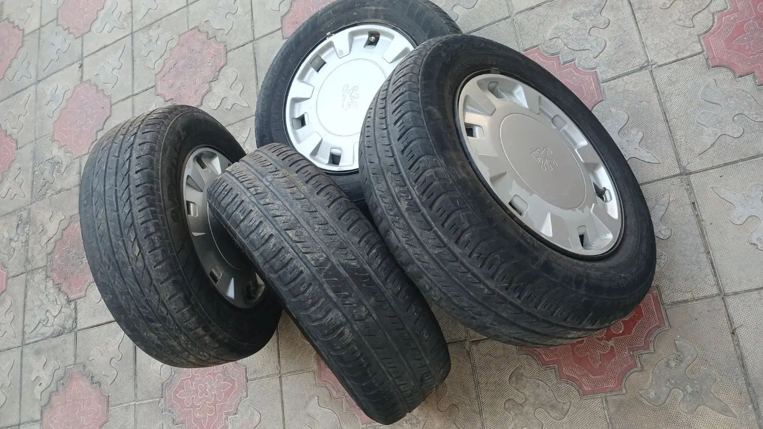 با سلام فروش لاستیک پژو ۴۰۵ خیلی تمیز سر حال|قطعات یدکی و لوازم جانبی|سلماس, |دیوار