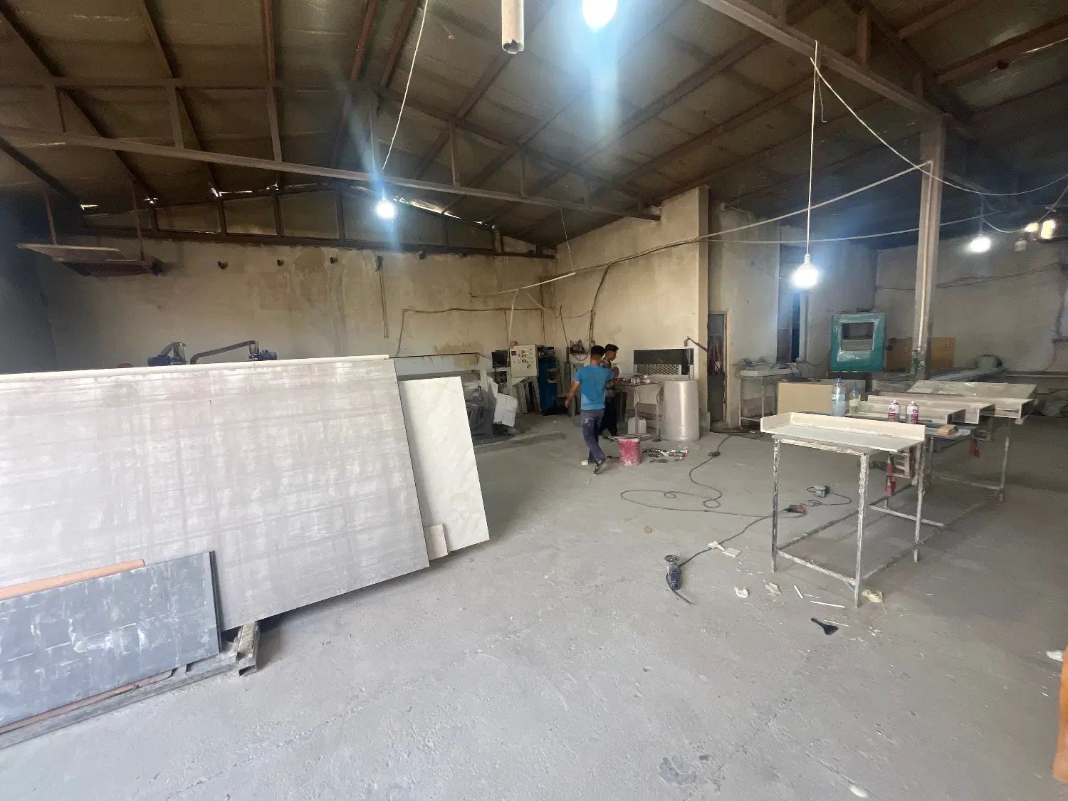 استخدام کارگر ساده در کارگاه فرآوری سنگ مهندسی|استخدام معماری، عمران و ساختمانی|شیراز, سلطان آباد|دیوار