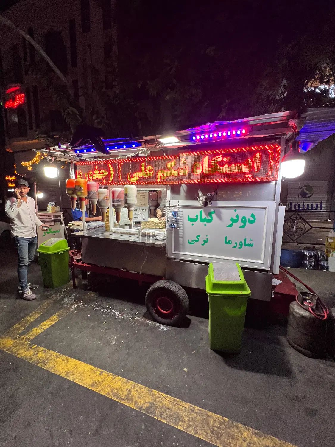 به چندکارگرساده اقا جهت بساط ایستگاه شکم نیازمندیم|استخدام خدمات فروشگاه و رستوران|رباط‌کریم, رباط‌کریم|دیوار