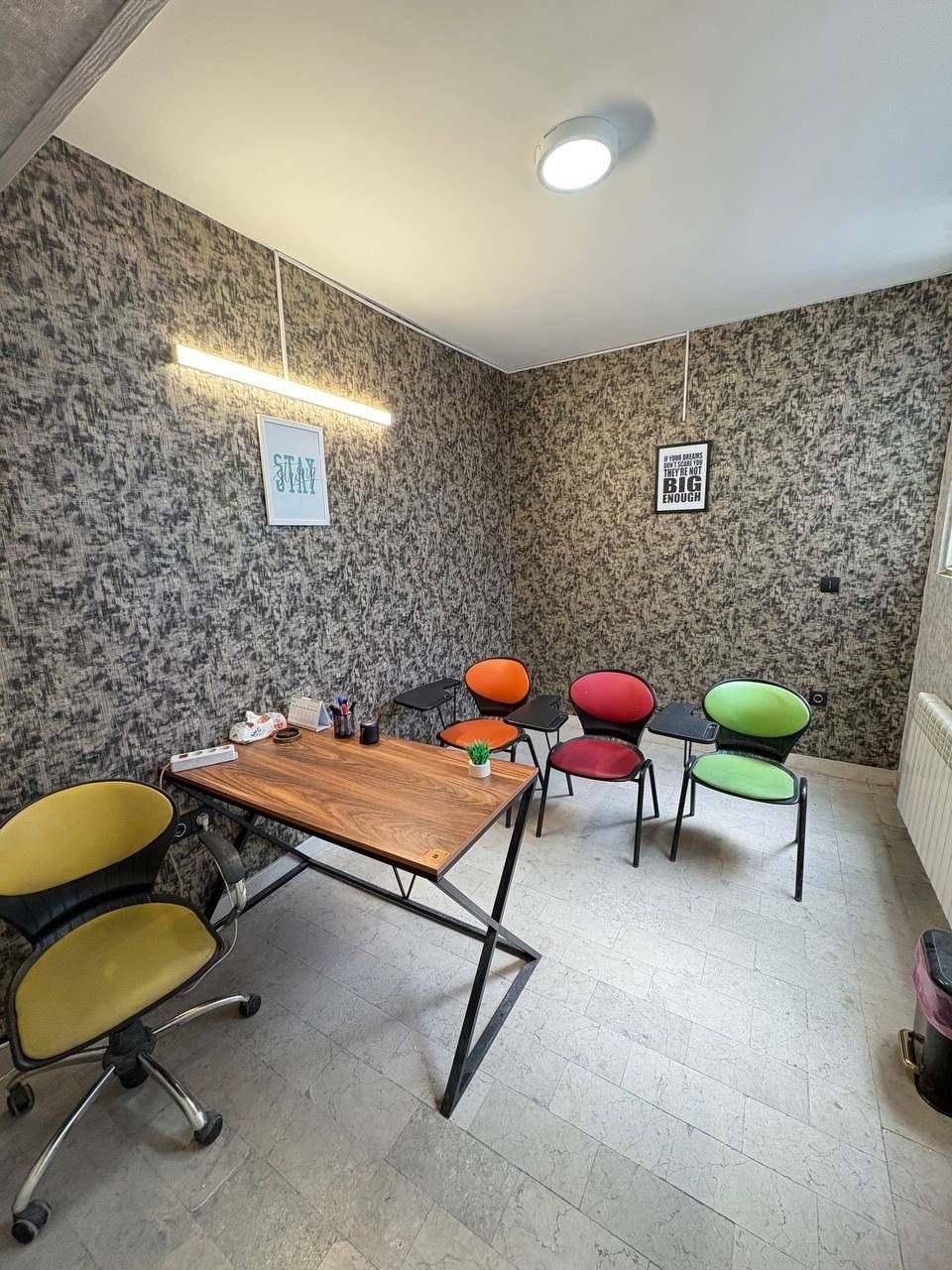 اجاره‌ی کلاس برای آموزش|اجارهٔ کوتاه‌مدت دفتر کار و فضای آموزشی|کرج, کوی مدرس|دیوار