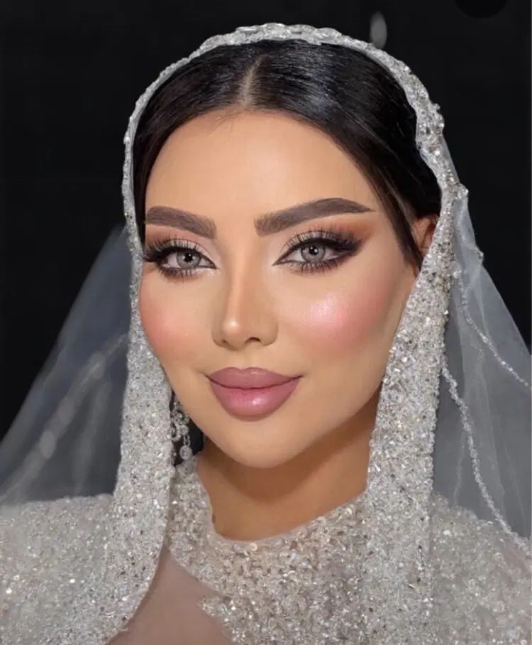 میکاپ و شنیون عروس و همراهی اقتصادی ولی با کیفیت|خدمات آرایشگری و زیبایی|تربت‌حیدریه, کاشانی|دیوار