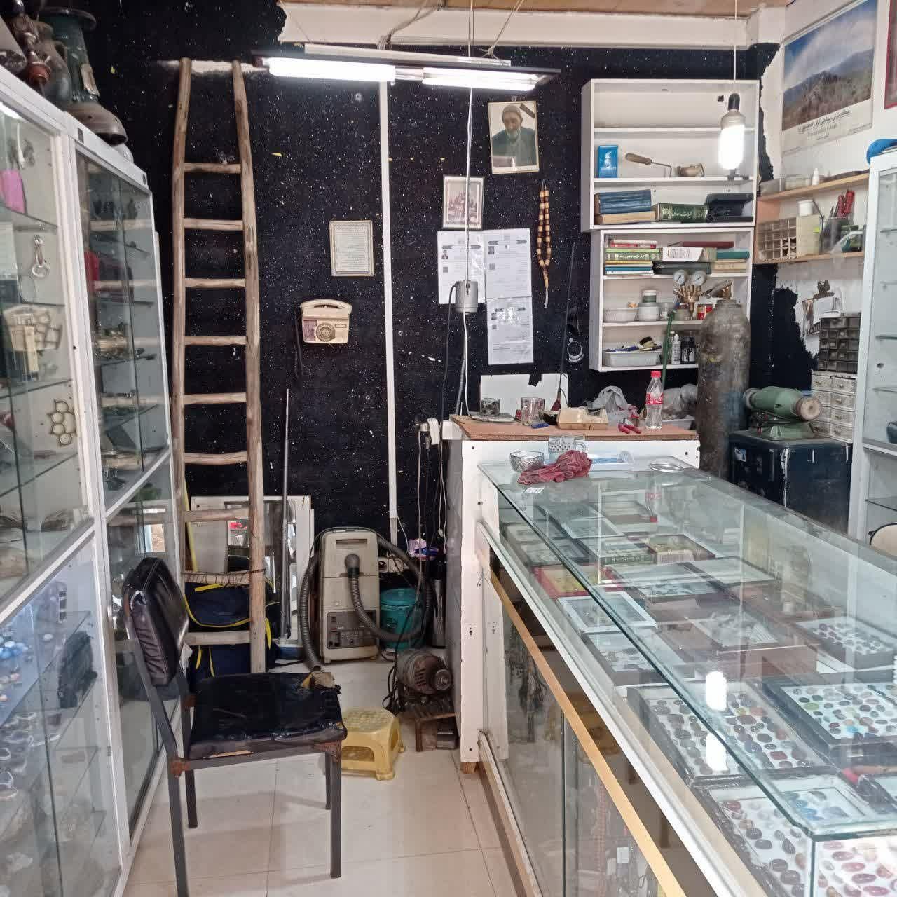فروش مغازه ۱۵ متری در طبرسی جنوبی. مجتمع آرمیتاژ|فروش مغازه و غرفه|مشهد, پایین خیابان|دیوار