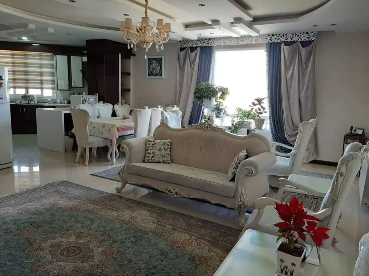 ست مبل هفت نفره کلاسیک با میز غذاخوری هشت نفره|مبلمان خانگی و میز عسلی|تهران, هروی|دیوار
