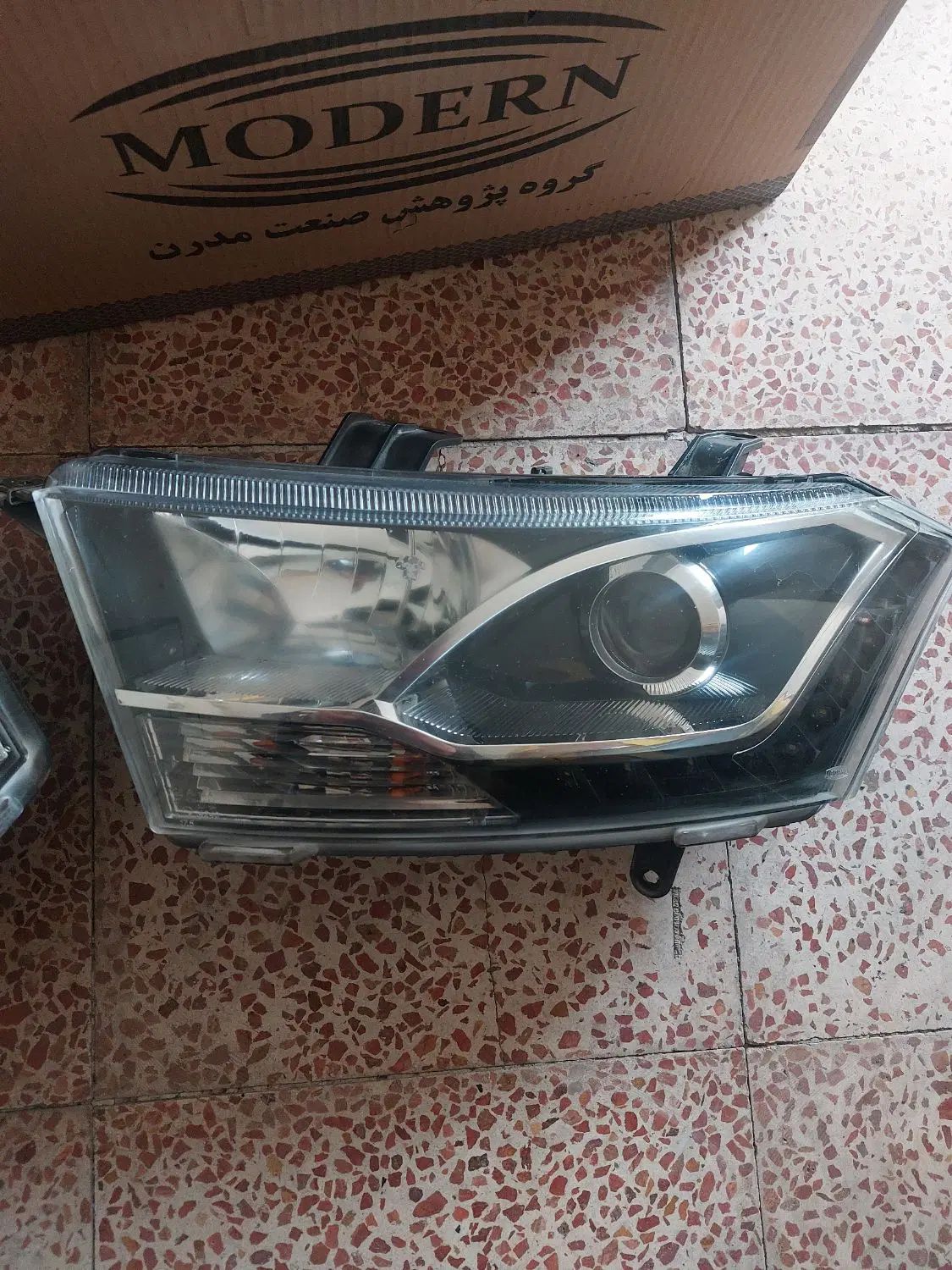 چراغ جلو عقب دنا|قطعات یدکی و لوازم جانبی|رشت, باهنر|دیوار