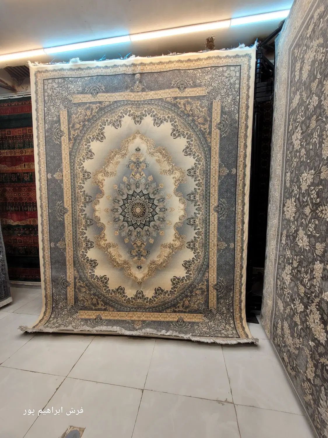 گندم طوسی (فرش ابراهیم پور)|فرش|مشهد, سراب|دیوار