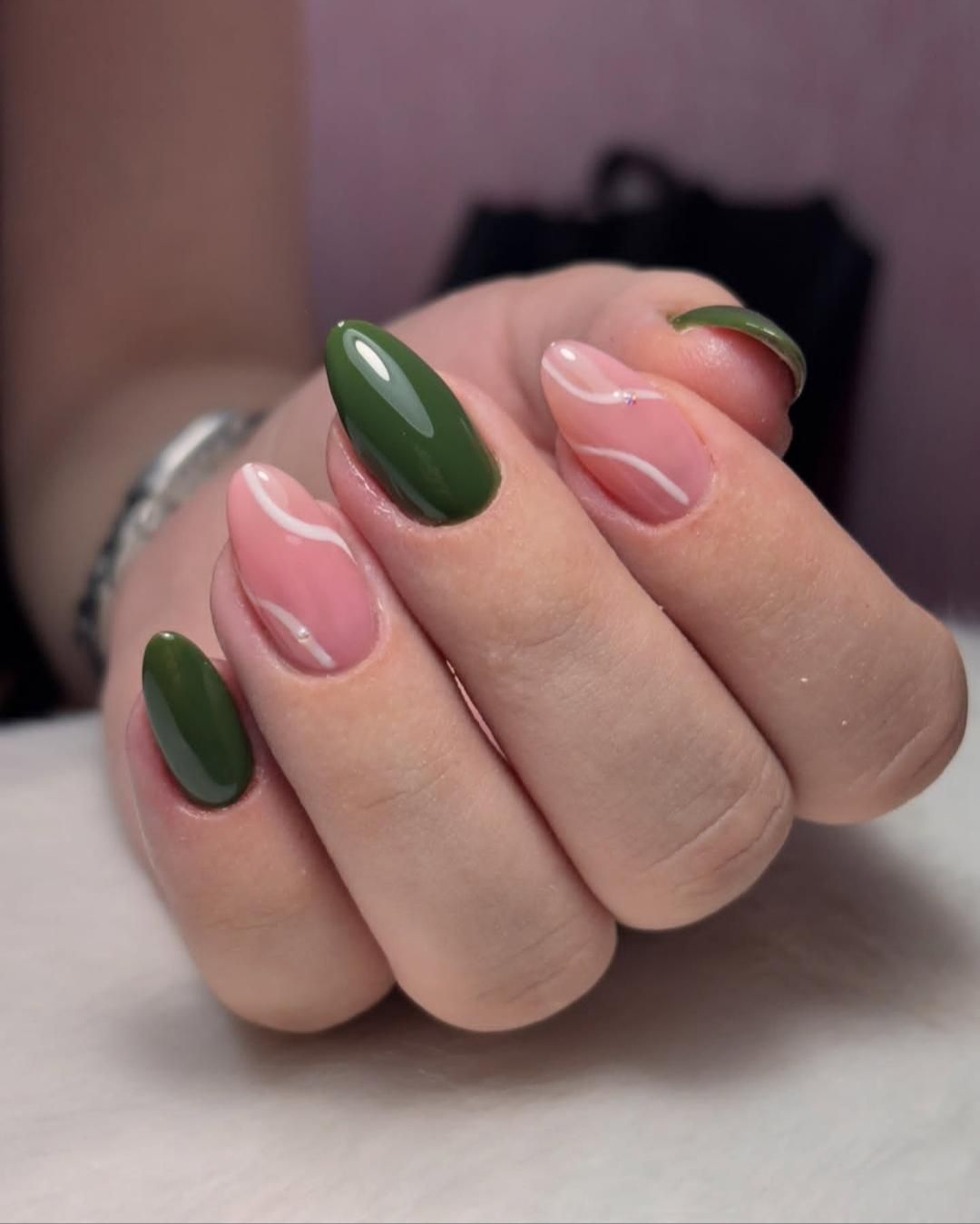 ناخن های زیبا جواهرات دست شماست|خدمات آرایشگری و زیبایی|فسا, |دیوار