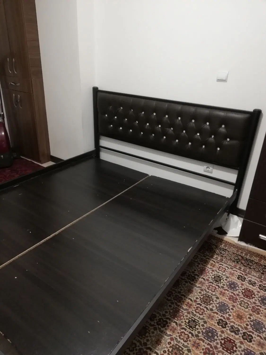 تخت خواب فلزی دو نفره طرح چستر همراه کفی چوبی|تخت و سرویس خواب|تهران, جنت‌آباد شمالی|دیوار