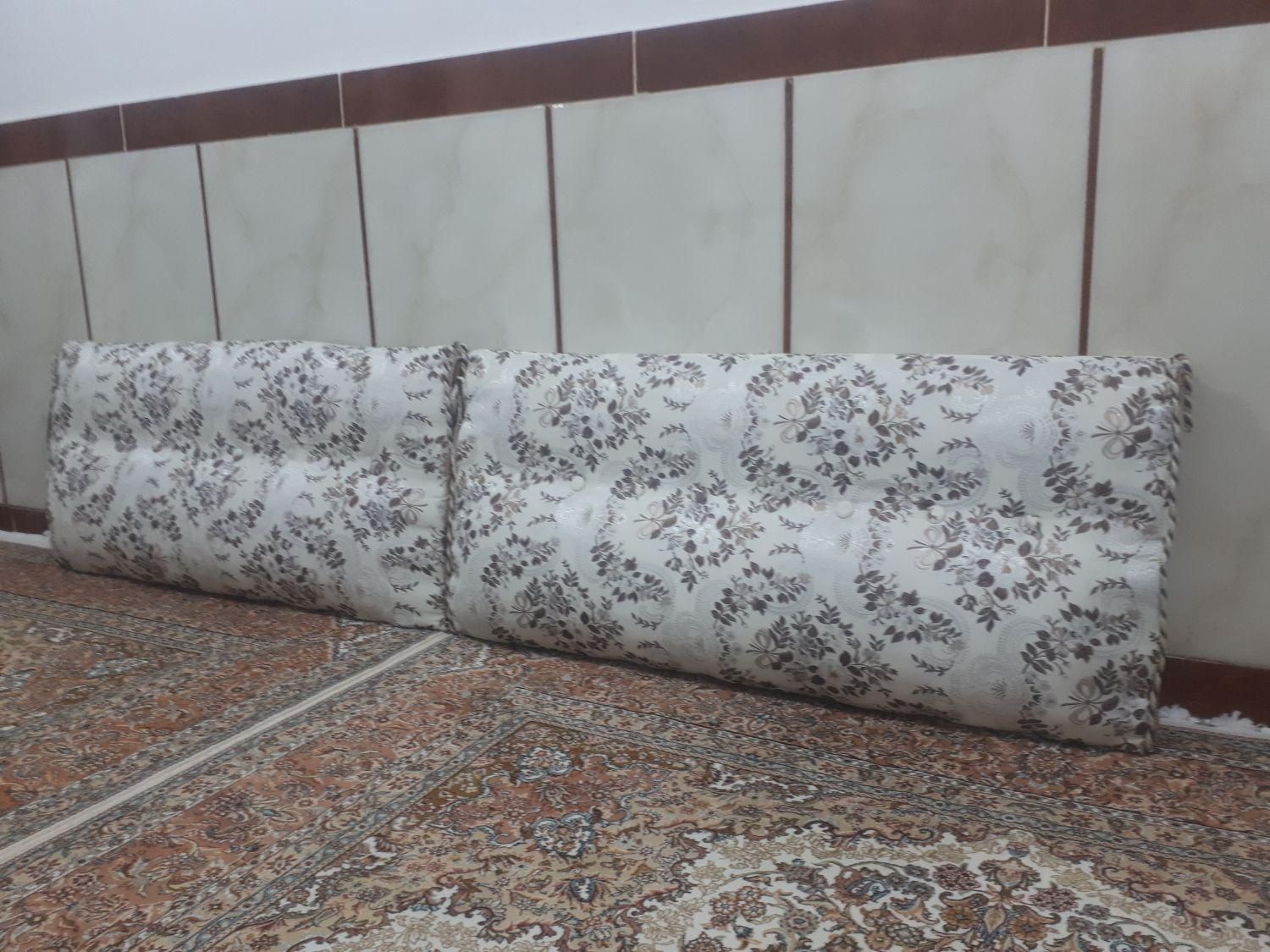 پشتی مبلی کرم رنگ در حد نو و عالی|پشتی|جوانرود, |دیوار
