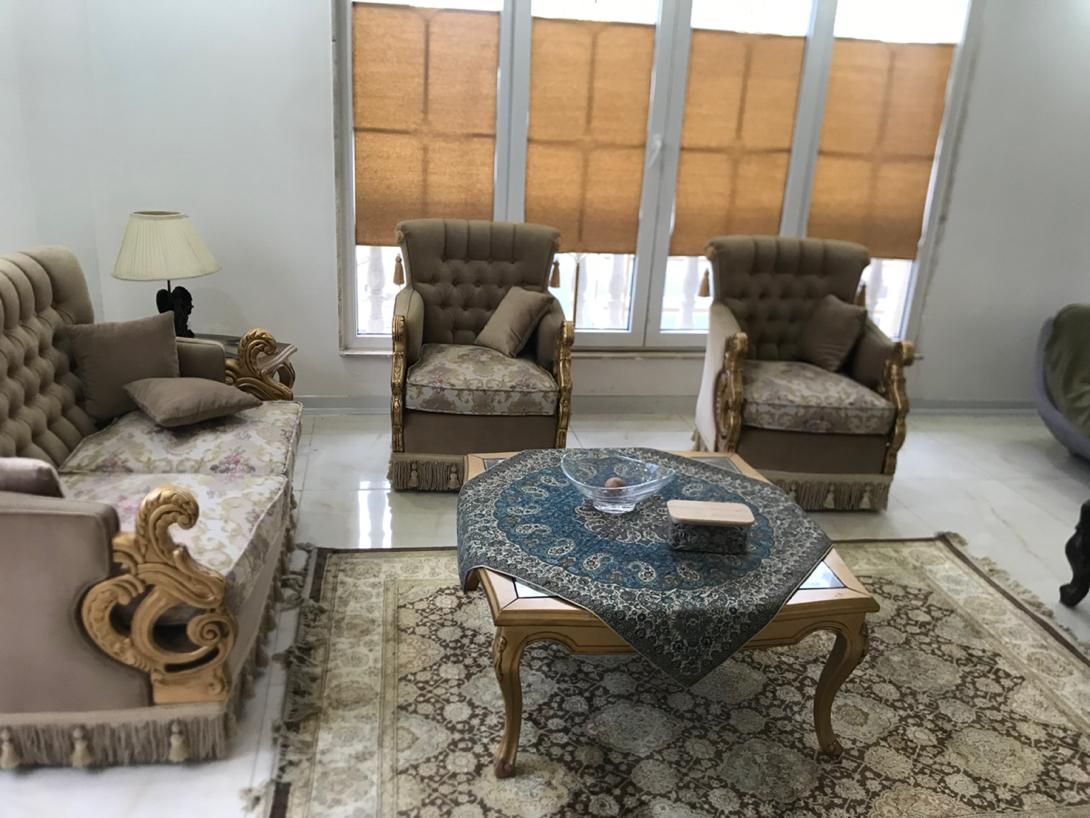 مبل در حد نو|مبلمان خانگی و میز عسلی|رشت, سعدی (تختی)|دیوار