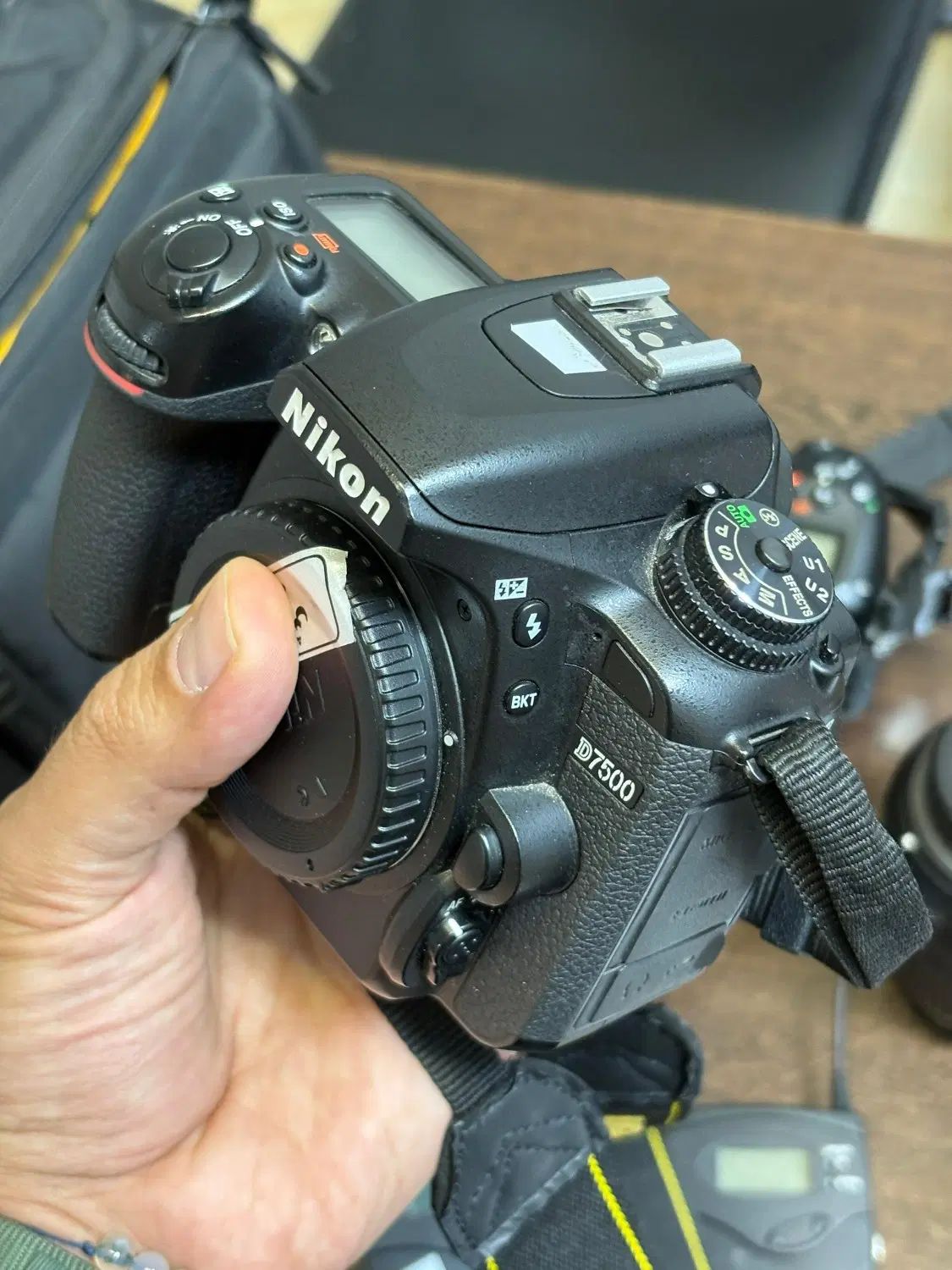 دوربین d7500 nikonمیکروفن یقه ای سنهایزرSennheiser|دوربین عکاسی و فیلم‌برداری|تهران, فلسطین (میدان انقلاب)|دیوار