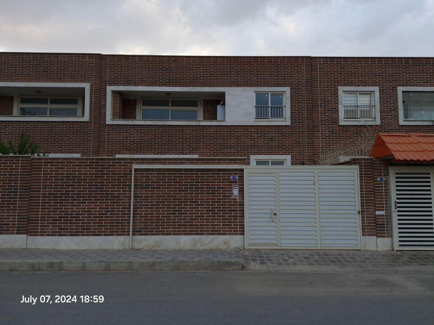 فروش/معاوضه ۲طبقه ویلایی ۲کله شهرک امید شاهین شهر|فروش خانه و ویلا|شاهینشهر, شهرک امید|دیوار