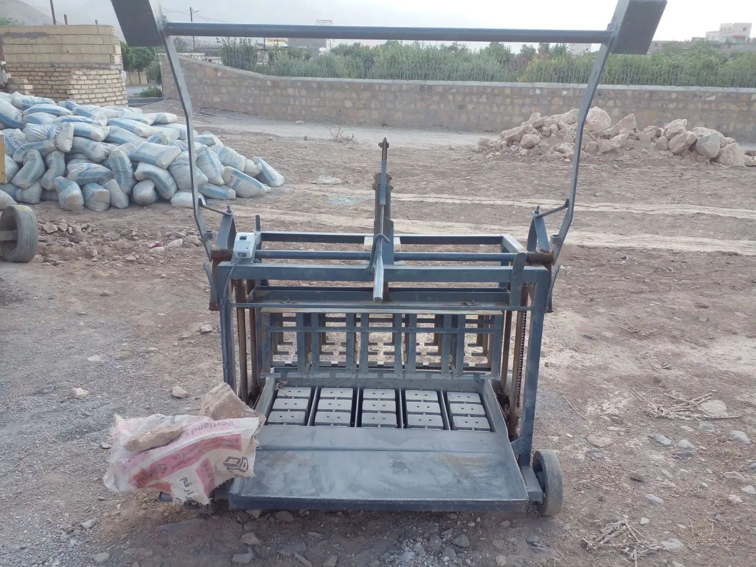استخدام اکیپ بلوک زن و استخدام کارگر ساختمانی|استخدام معماری، عمران و ساختمانی|زاهدان, |دیوار