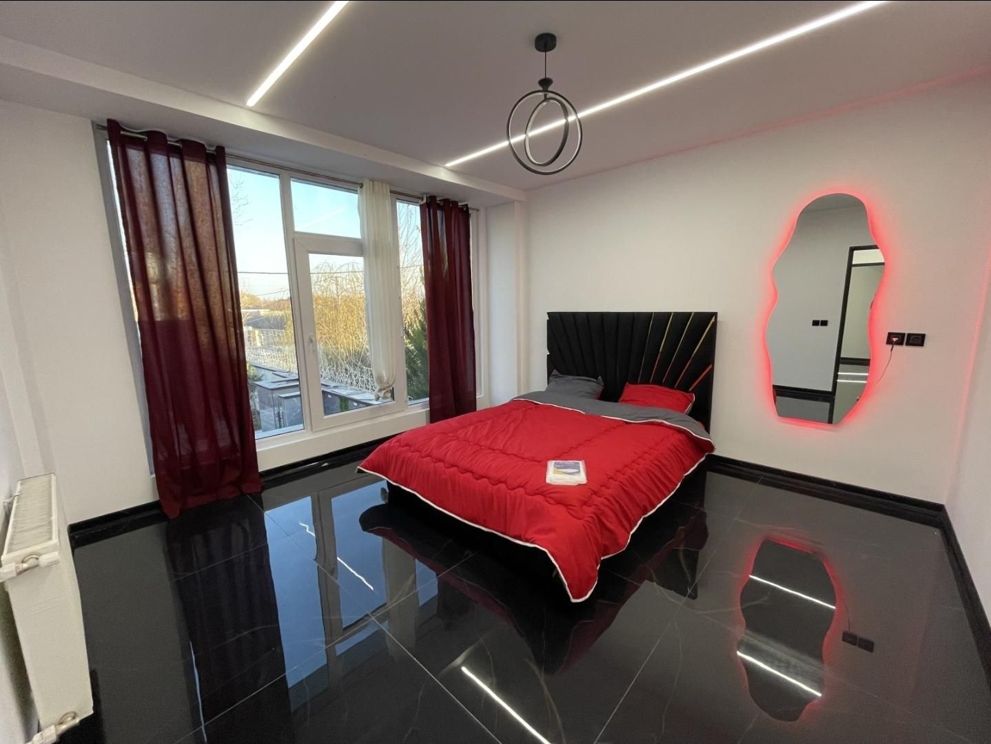 اجاره ویلا استخر آب گرم جکوزی با وسایل بازی|اجارهٔ کوتاهمدت ویلا و باغ|شیراز, دوکوهک|دیوار