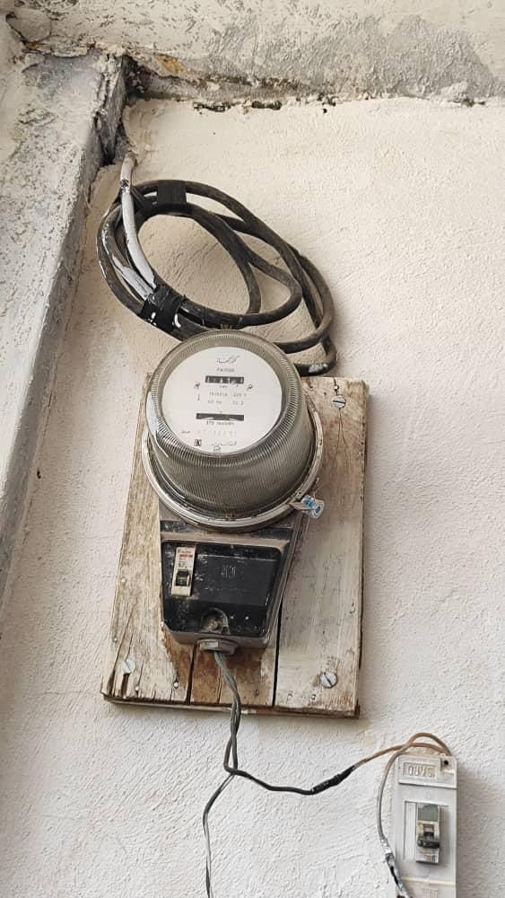 لوله کش برقکار برق کشی|خدمات پیشه و مهارت|بروجرد, |دیوار