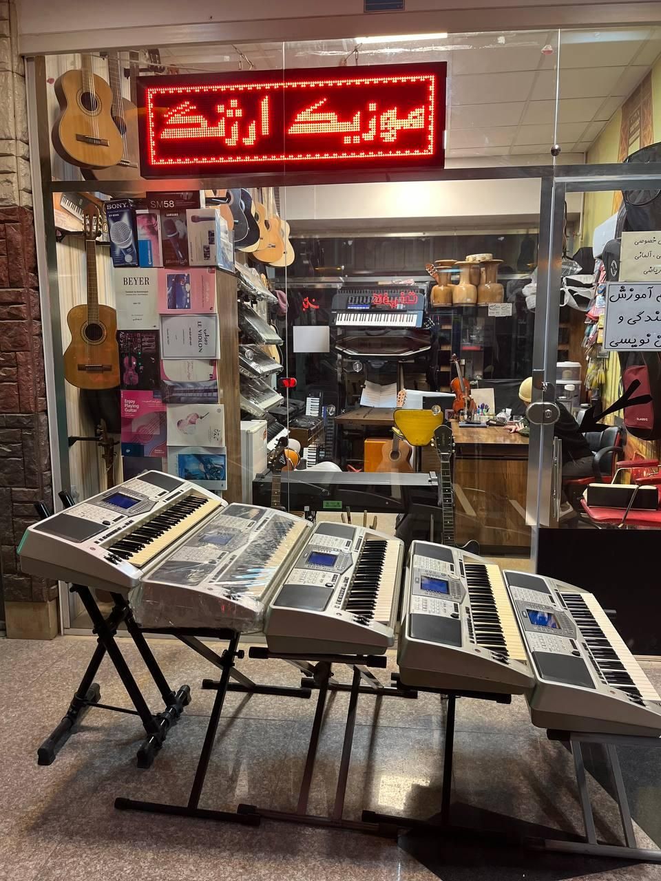 ارگ یاماها ۲۰۰۰ و سایر مدل ها در موزیک ارژنگ|پیانو، کیبورد، آکاردئون|پردیس, فاز ۳|دیوار