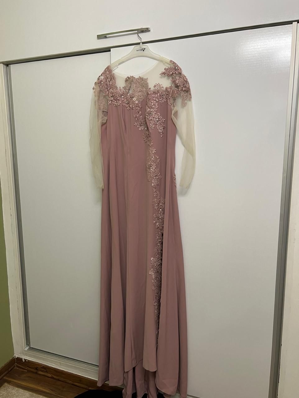 لباس مجلسی|لباس|رشت, رشتیان|دیوار