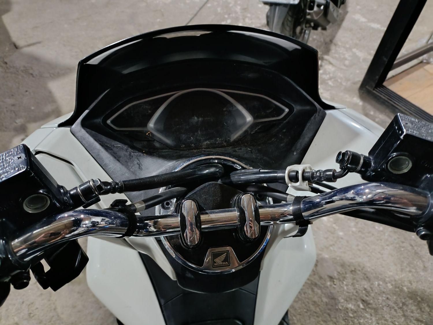 pcx150.  99|موتورسیکلت|تهران, آبشار|دیوار