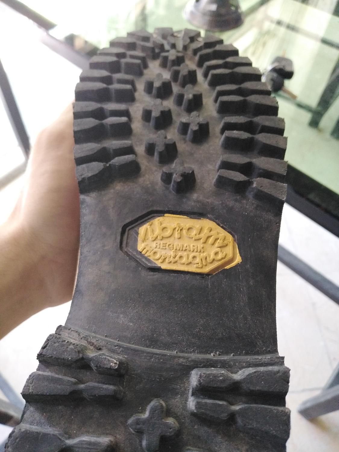 کفش|کیف، کفش، کمربند|کرمان, |دیوار