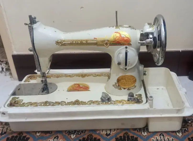 دو عددچرخ خیاطی.سفید مناسب اکسسوری|چرخ خیاطی و ریسندگی|تهران, چهارصد دستگاه|دیوار