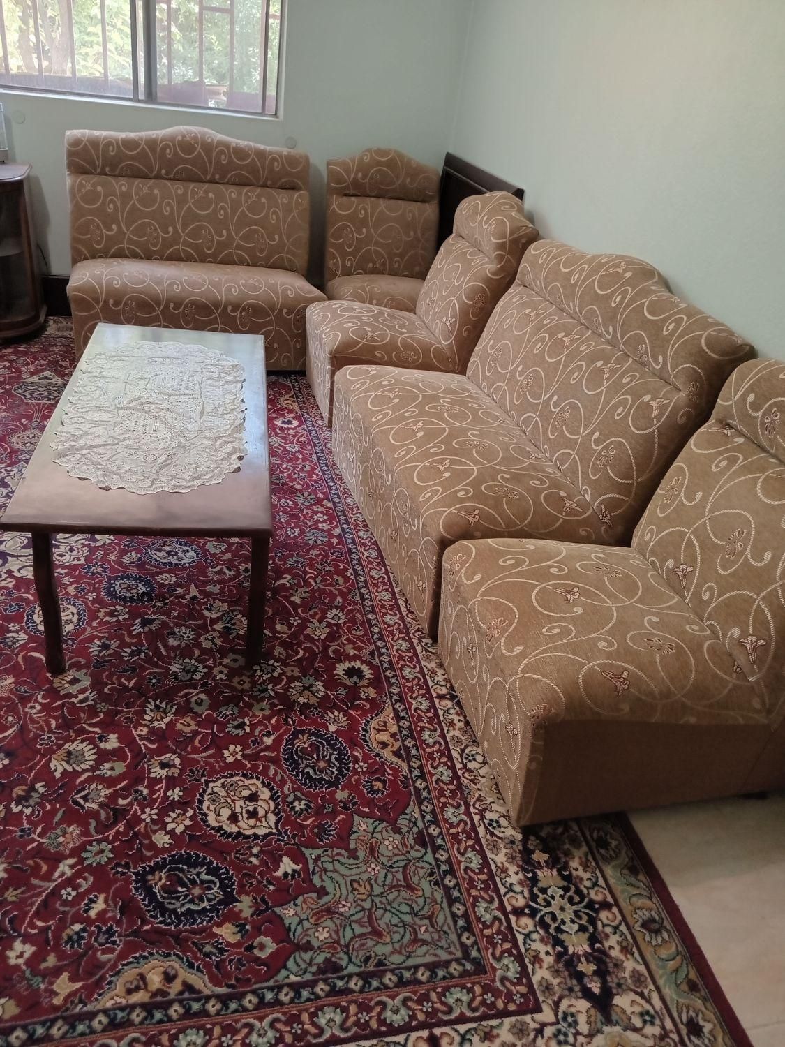 یک دست مبل راحتی بدون دسته هفت نفره|مبلمان خانگی و میز عسلی|شاهین‌شهر, امیرکبیر|دیوار