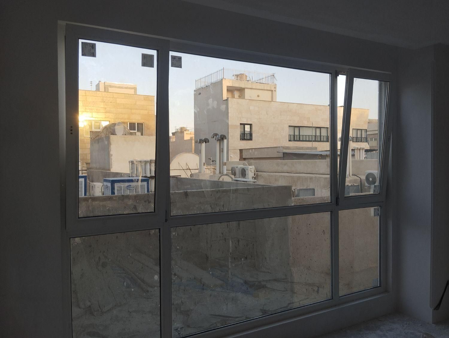 ساخت و تعمیر انواع درب و پنجره های یو پی وی سی|خدمات پیشه و مهارت|قم, قلعه یزدیها|دیوار