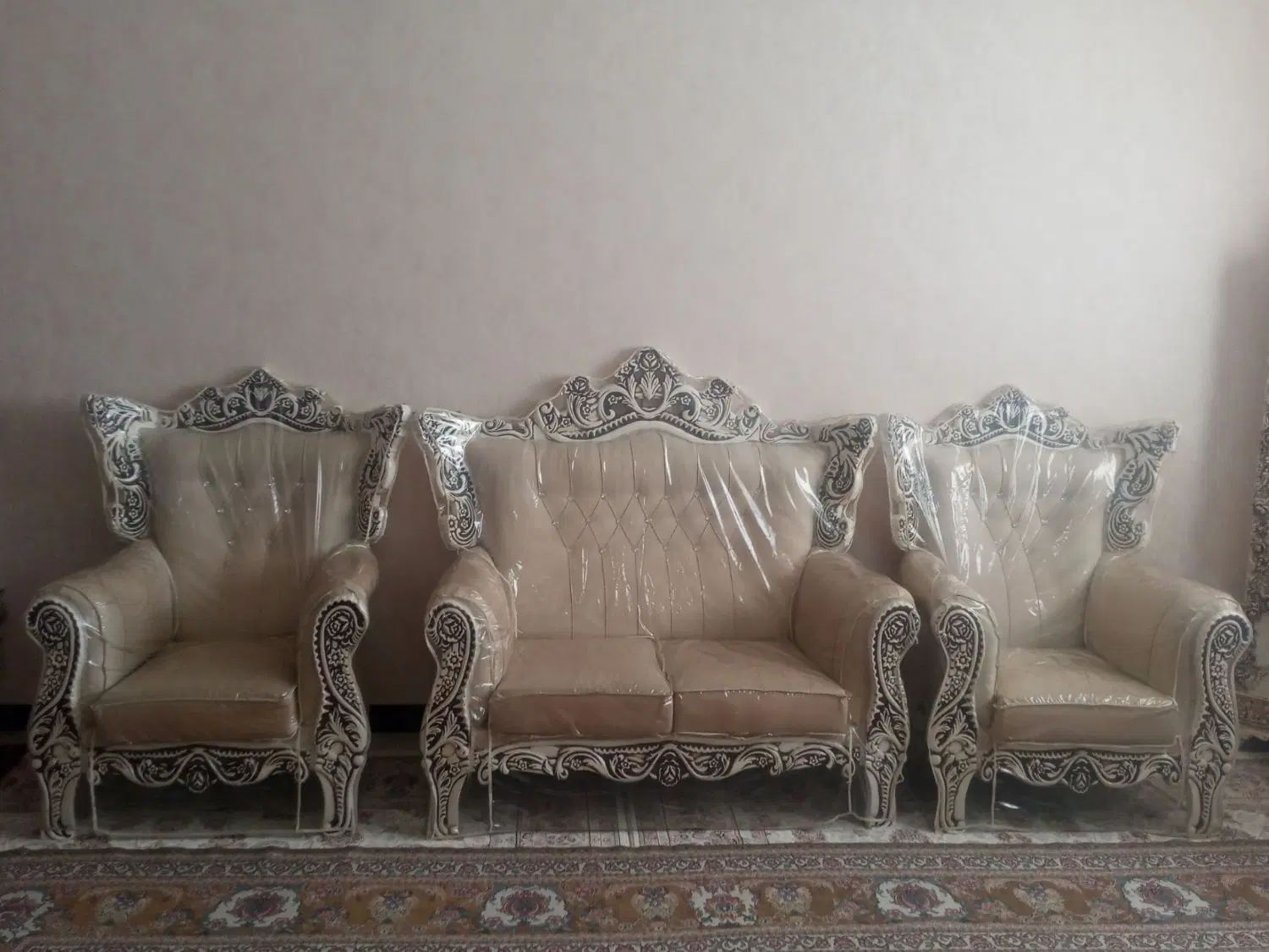 ست کامل  مبل  ۷نفره اینه وشمعدان  بوفه وساعت|مبلمان خانگی و میز عسلی|آبیک, |دیوار