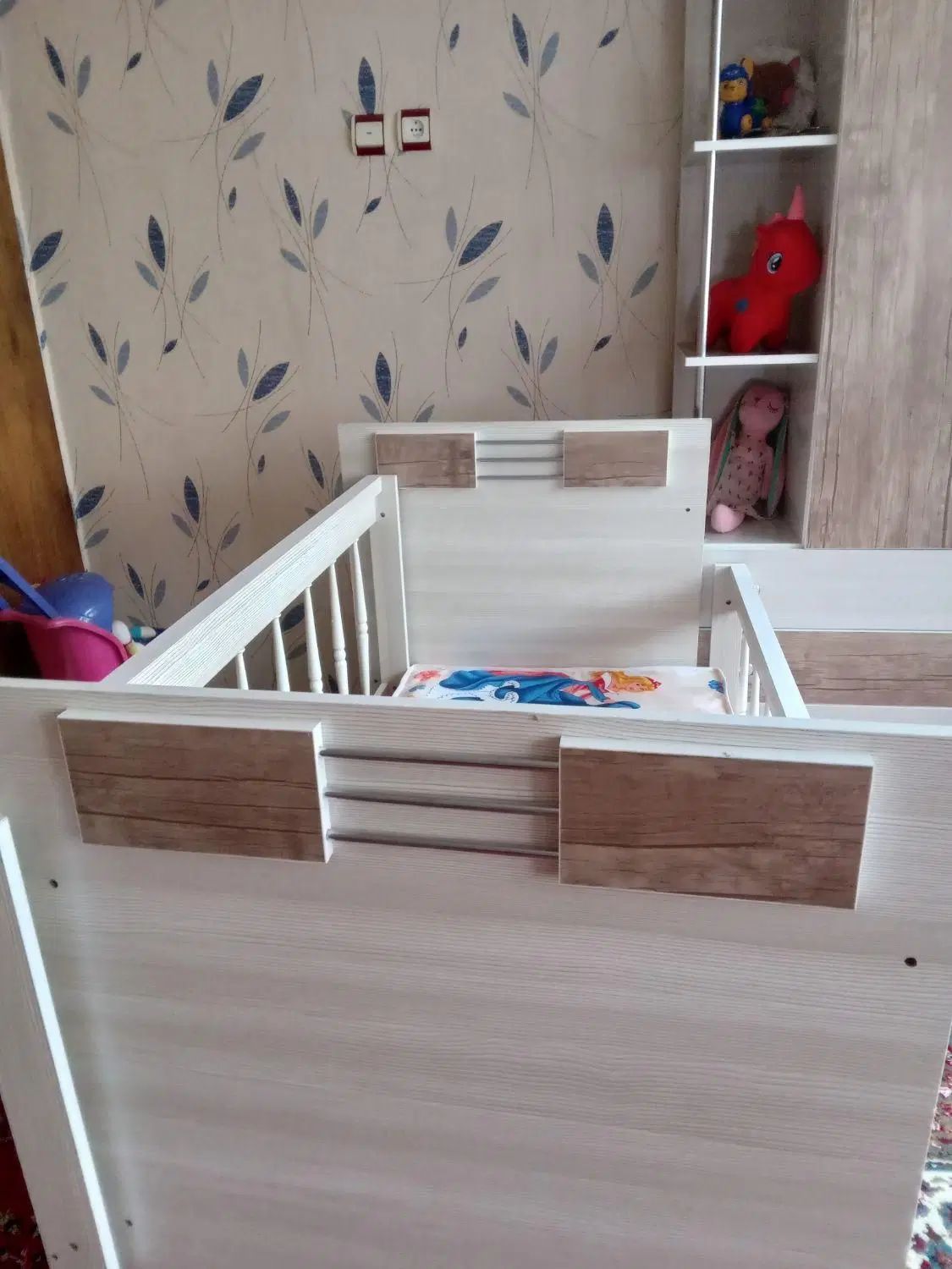 تخت|تخت و صندلی بچه|کرج, شهرک فرهنگیان|دیوار