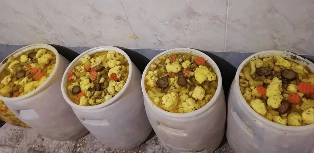 ترشی|خوردنی و آشامیدنی|اصفهان, ارغوانیه|دیوار