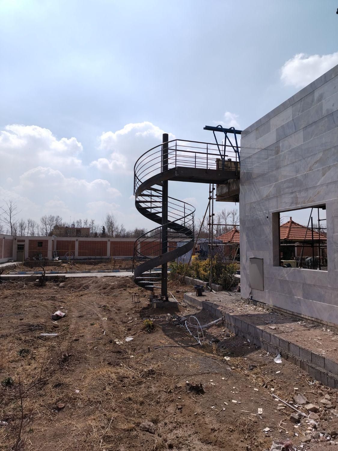 فراز پله، پله پیچ، پله گرد، پله معلق وسوله|خدمات پیشه و مهارت|باغ بهادران, |دیوار