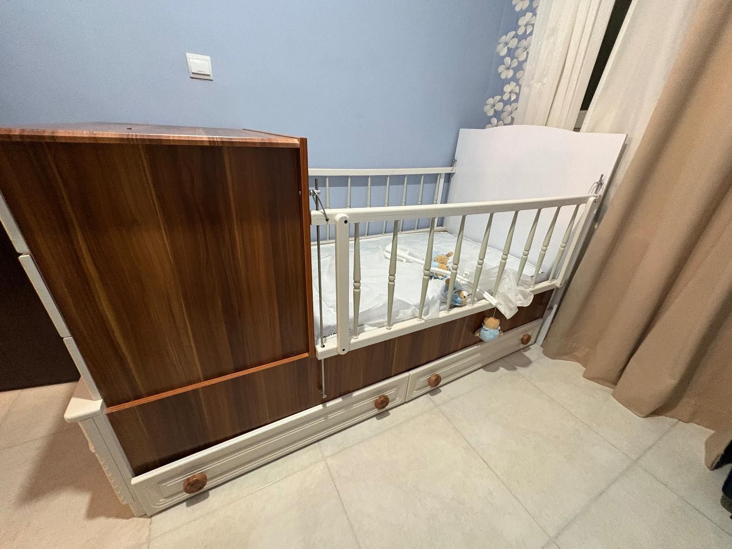 کمدو تخت دومنظوره +تشک نو|اسباب و اثاث بچه|رشت, رودباری|دیوار