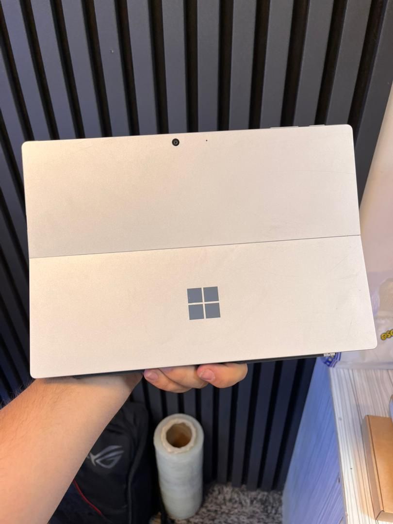لب تاب surface|رایانه همراه|لاهیجان, قیام|دیوار
