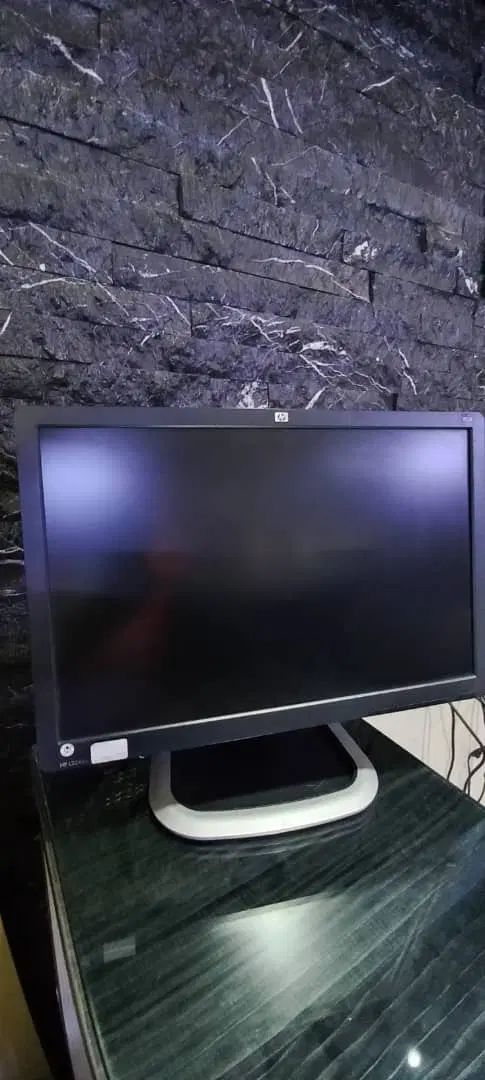 ۵ عدد مانیتور ۲۲ اچ پی و کیس h61 و h81 core i3|رایانه رومیزی|تهران, تهران‌نو|دیوار