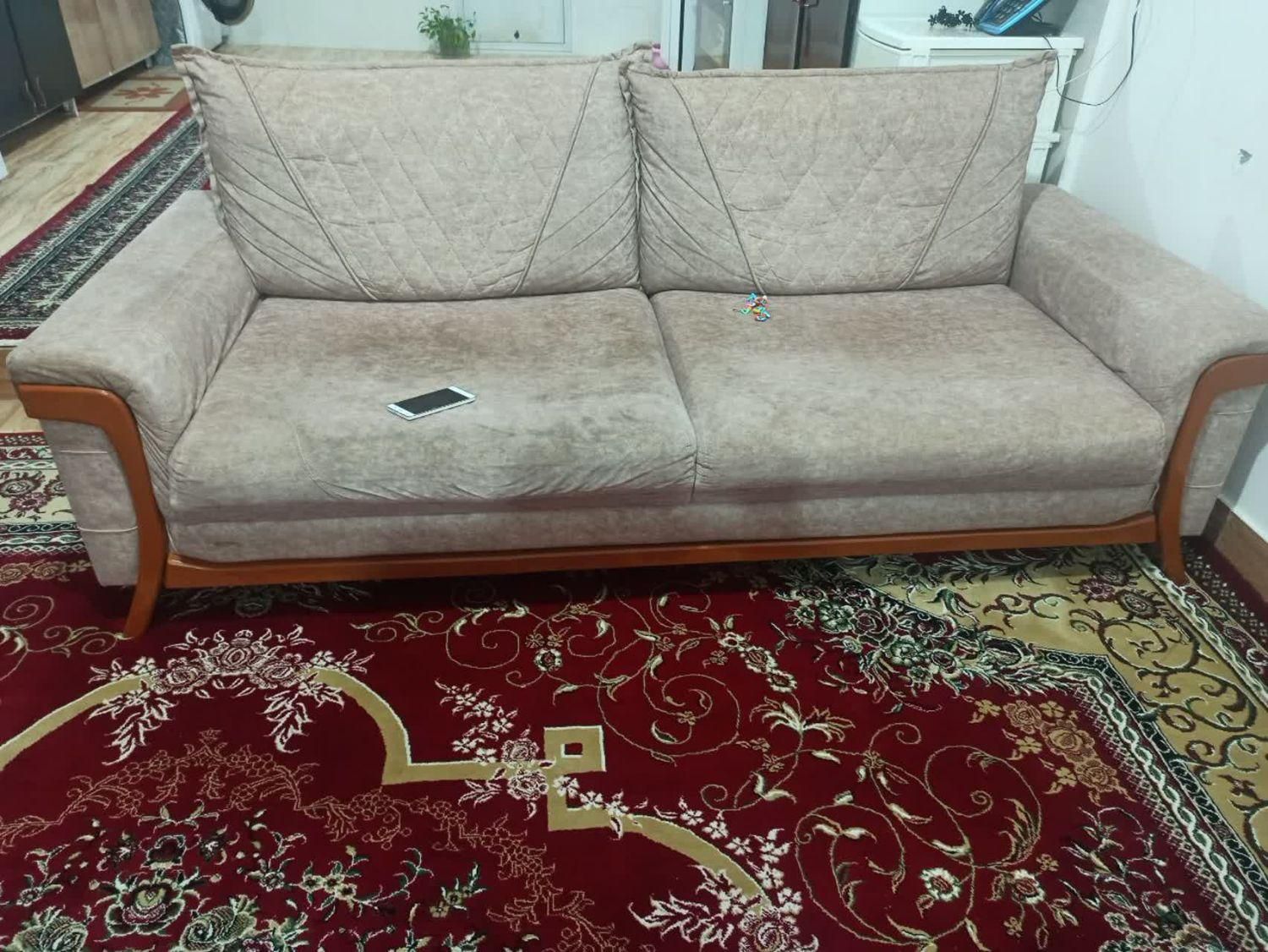 یه دست مبل راحتی کار کرده قیمت ۵میلیون تومان|مبلمان خانگی و میز عسلی|الشتر, |دیوار