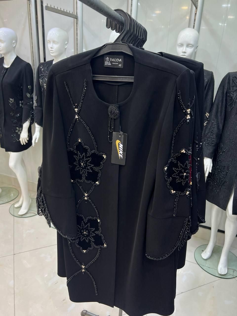 مانتو|لباس|خوی, |دیوار