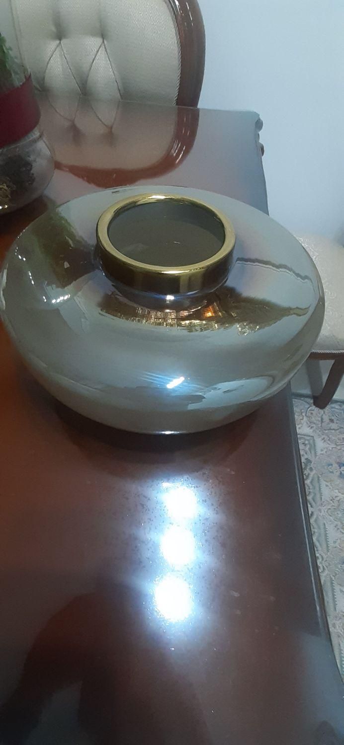 گلدان شیشه ای زیبا|گل مصنوعی|شیراز, قدوسی غربی|دیوار
