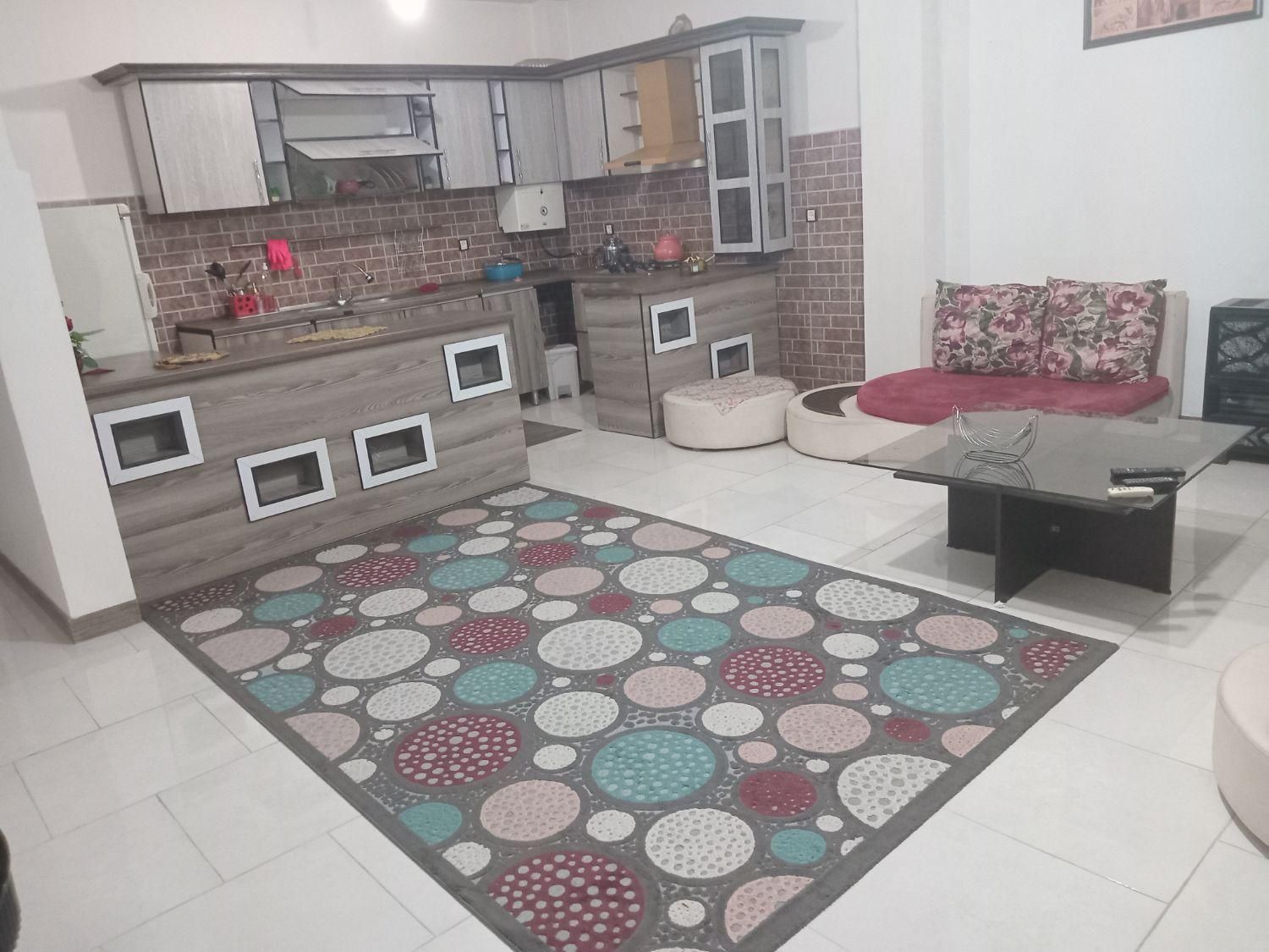 ۸۵ متر  دو خواب. طبقه پایین.|اجارهٔ کوتاه‌مدت ویلا و باغ|لاهیجان, لیالستان|دیوار