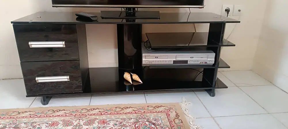 میز تلویزیون مشکی تمیز، مناسب TV تا ۵۵ اینچ|میز تلویزیون|تهران, گرگان|دیوار