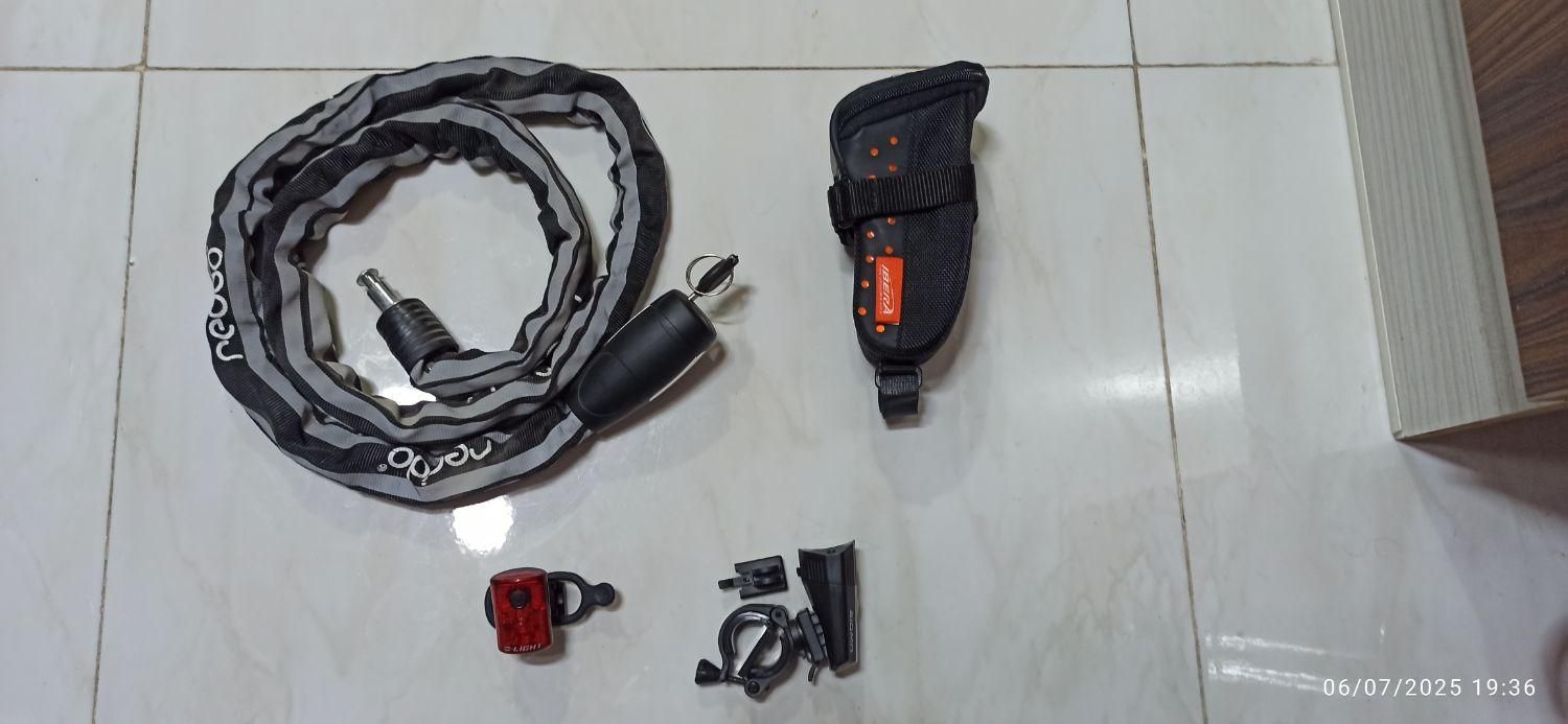 فروش لوازم جانبی (چراغ زنجیر کیف زیر زین)|دوچرخه، اسکیت، اسکوتر|اصفهان, شهرک کاوه|دیوار