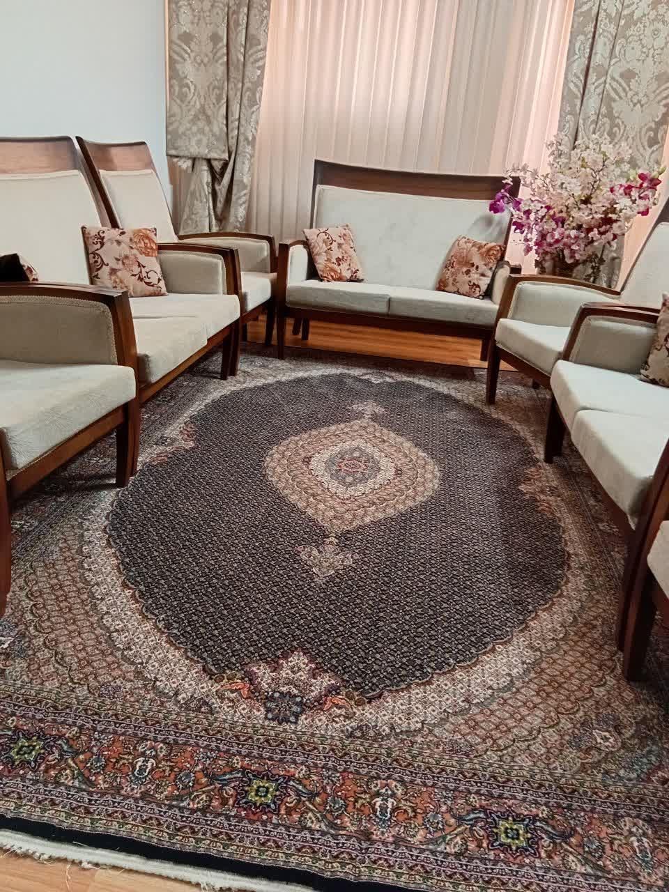 یک دست مبل نه نفره کاملا تمیز و بدون پارگی|مبلمان خانگی و میز عسلی|ری, |دیوار