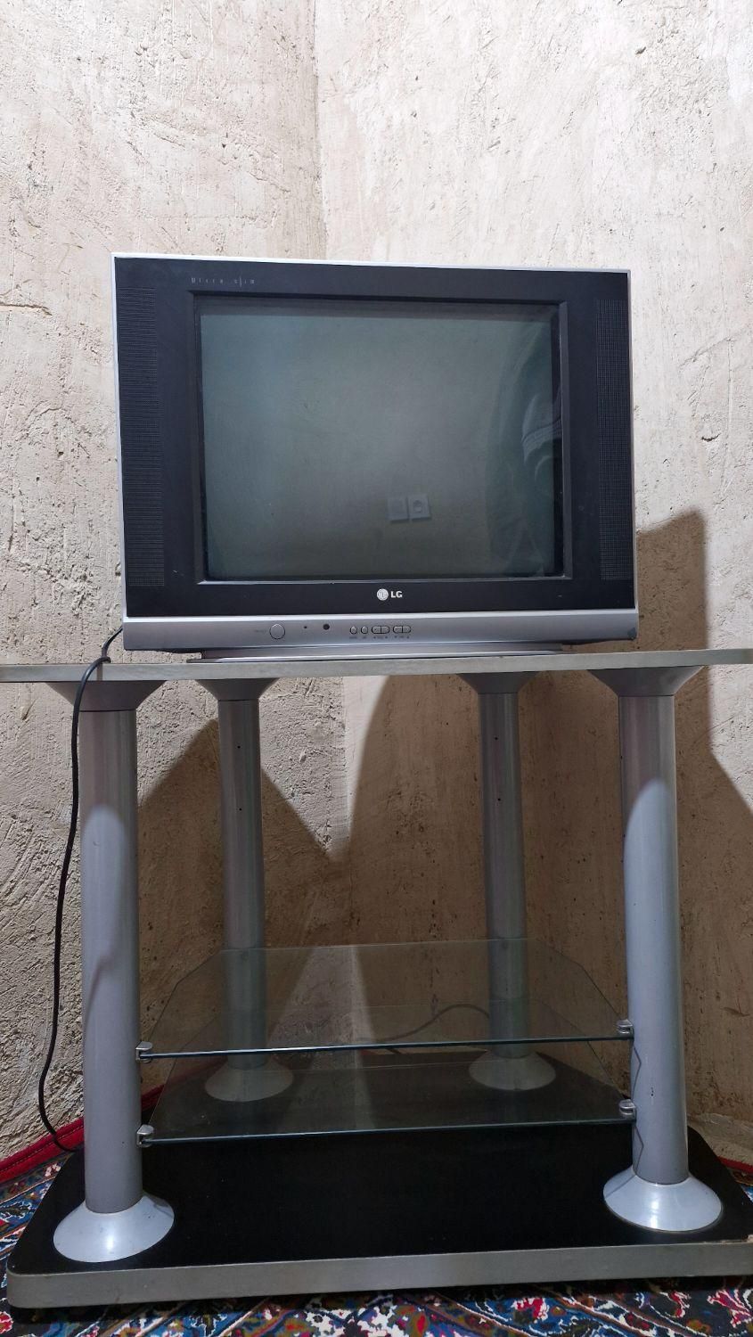 تلویزیون 21 اینچ همراه با دیجیتال|تلویزیون و پروژکتور|ایلام, |دیوار