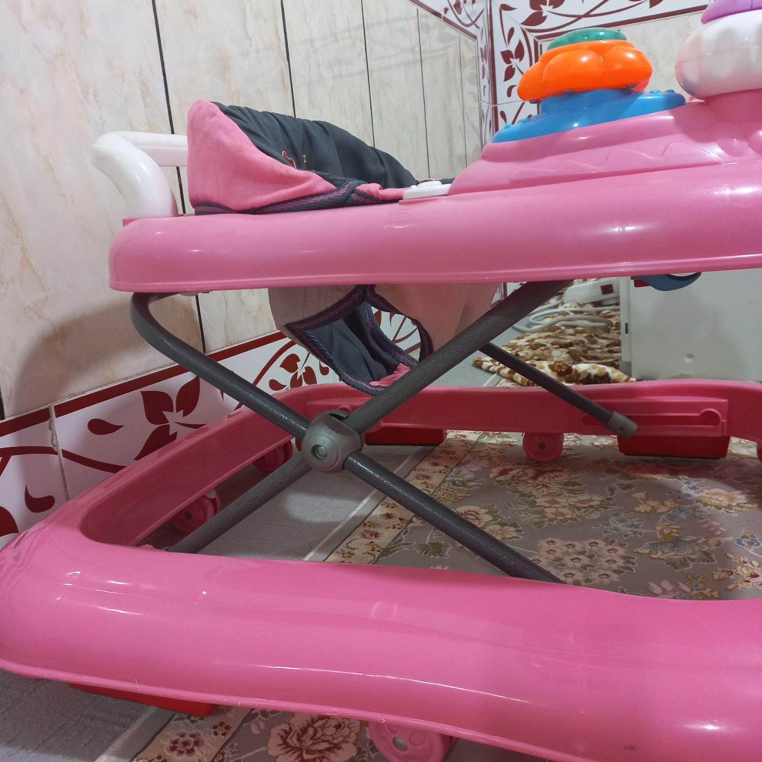 روروئک موزیکال ک صدای حیوانات رو داره|کالسکه و لوازم جانبی|خرم‌آباد, |دیوار