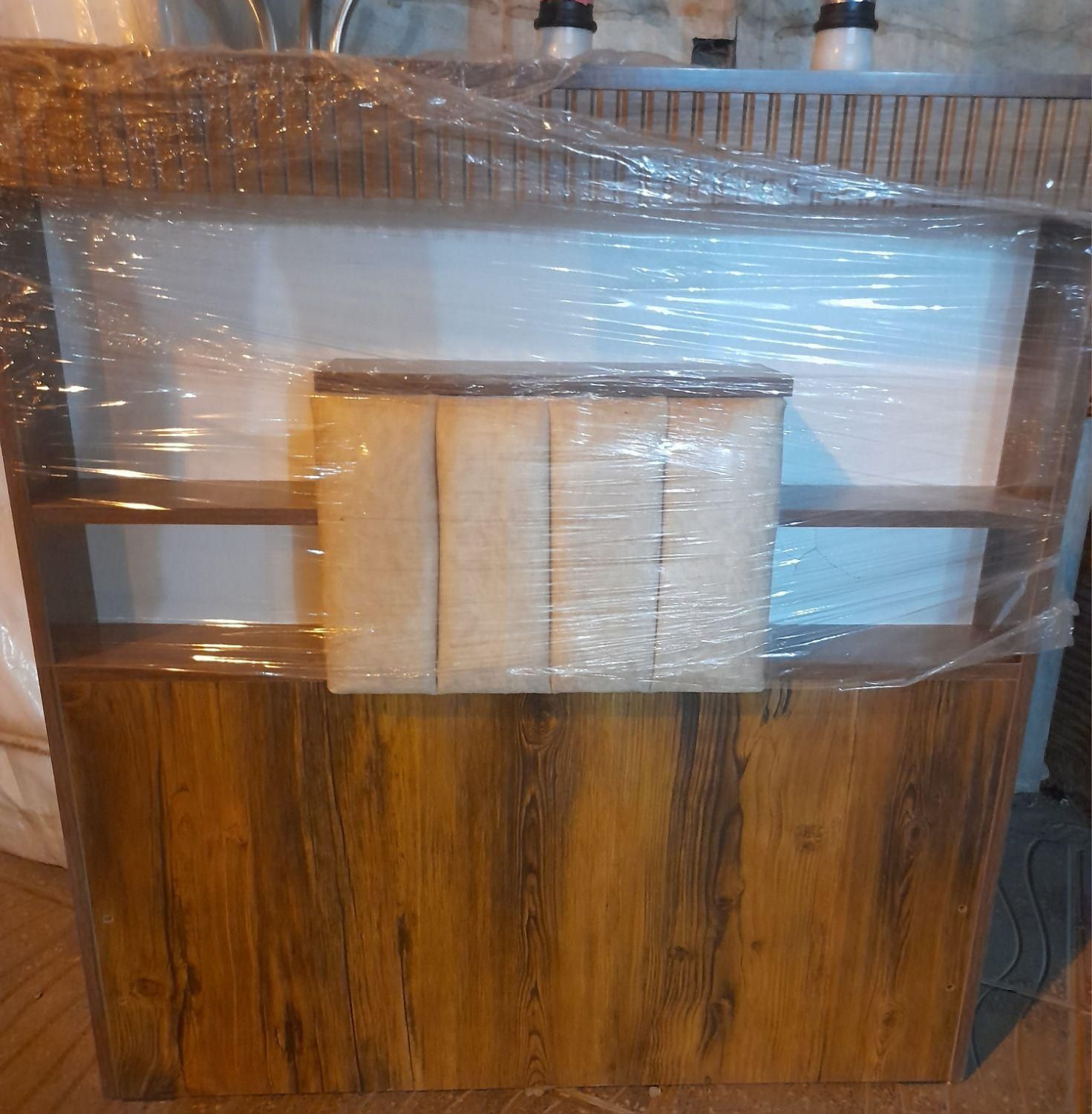 تخت پارچه ای با کفی با تاج ضخیم|تخت و سرویس خواب|یزد, |دیوار