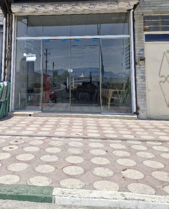 مغازه تجاری نوساز 29 متر با بالکن بر اصلی|اجارهٔ مغازه و غرفه|شلمان, |دیوار