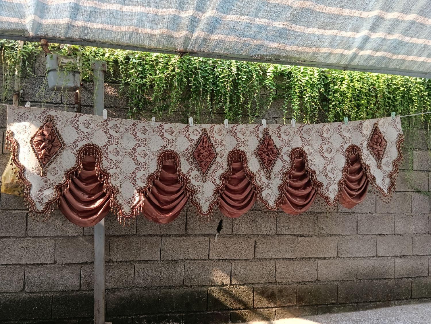 تعدادی پرده به همراه والن|پرده، رانر، رومیزی|سیاهکل, |دیوار