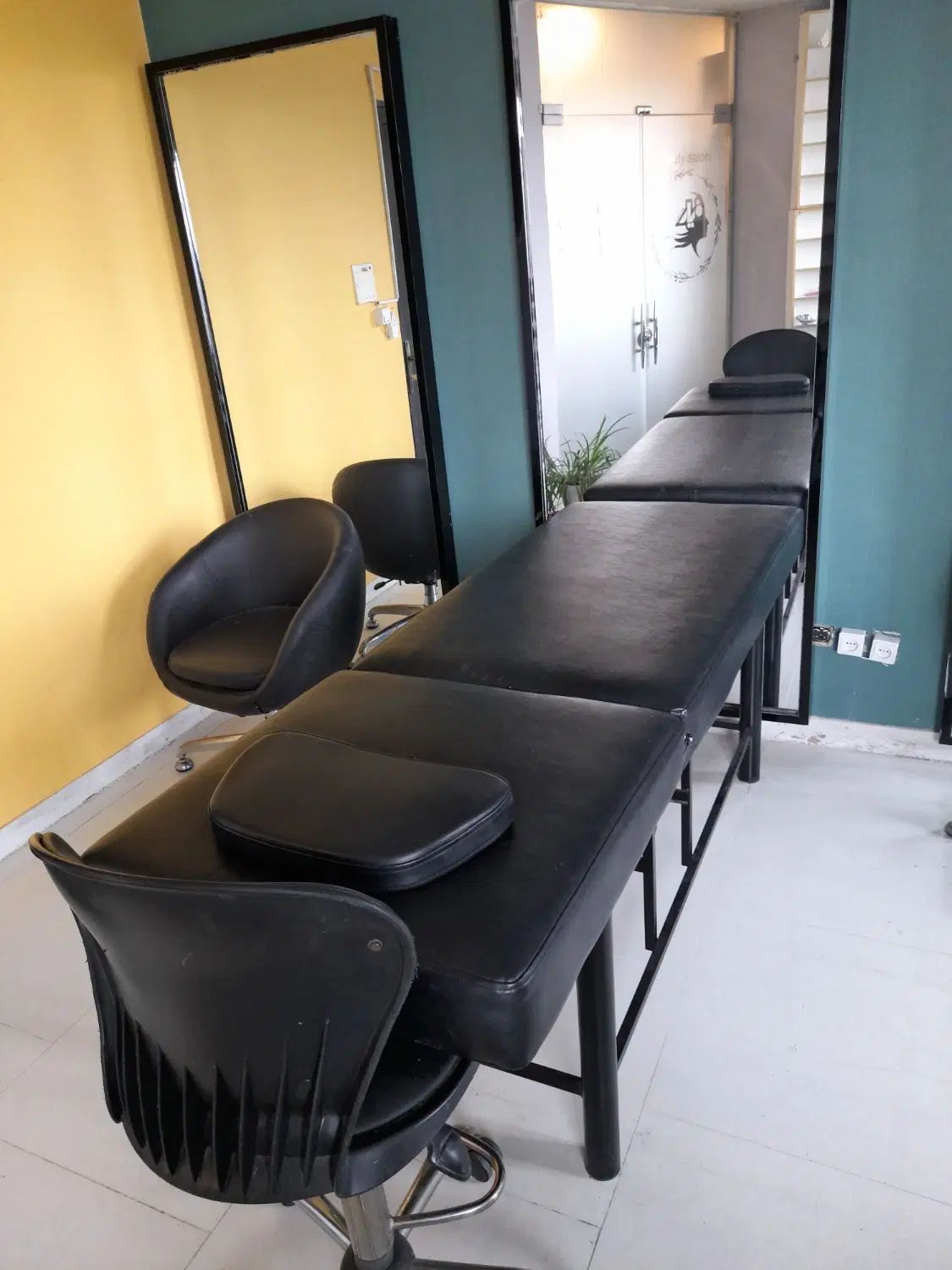 اجاره میز ناخن تخت مژه میکاپ شینیون بافت|اجارهٔ دفتر کار، اتاق اداری، مطب|کرج, باغ سیب|دیوار