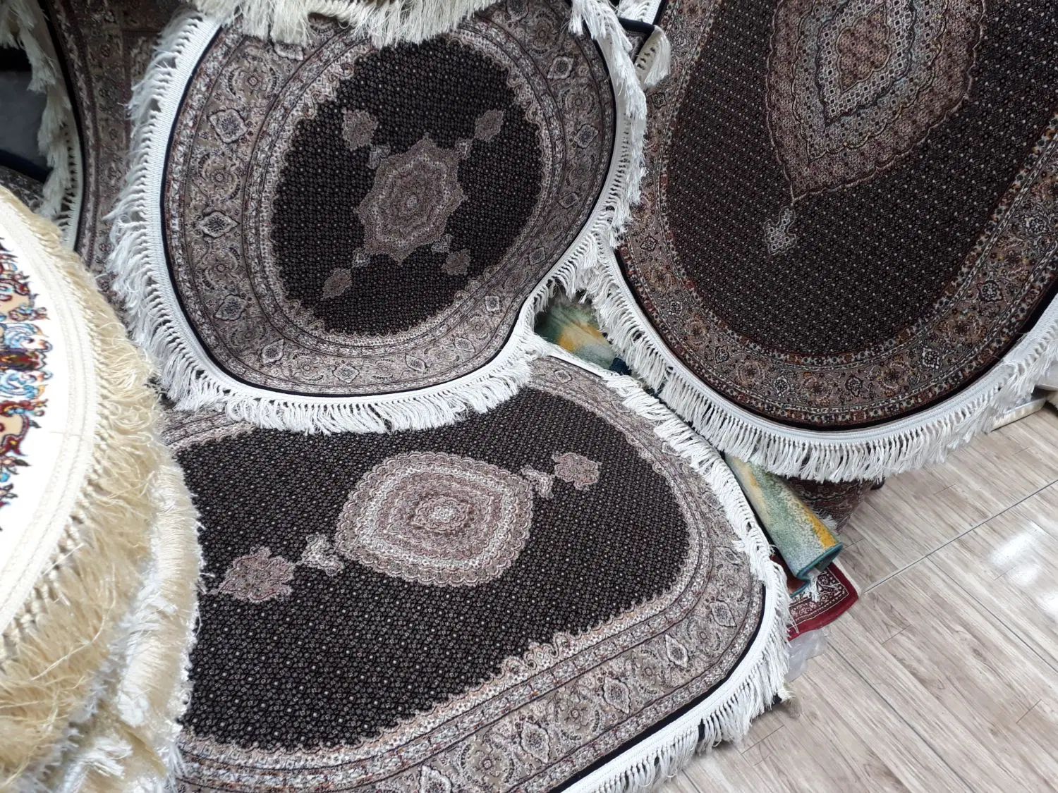 فرش ماهی سلطان بیضی ۱۲۰۰شانه ۱×۱/۵سایز|فرش|تبریز, |دیوار