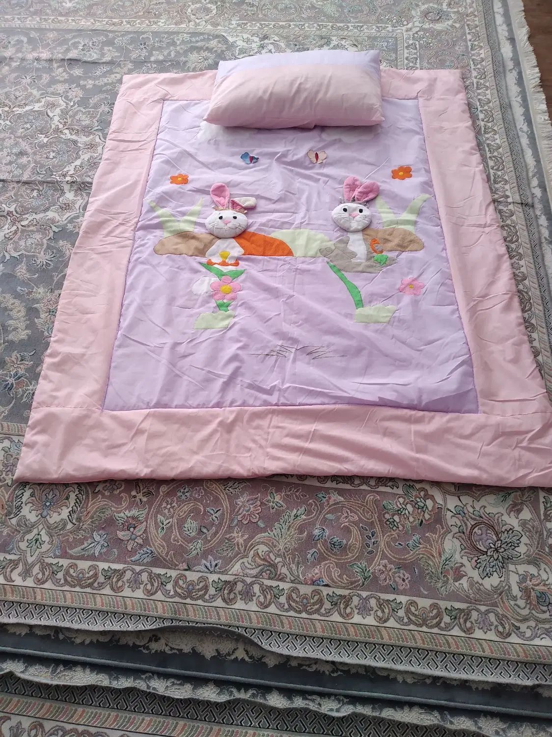 با سلام تخت یک نفره با تشک و کف تخت و رو تختی|تخت و سرویس خواب|تربت‌حیدریه, شهرک ولیعصر|دیوار