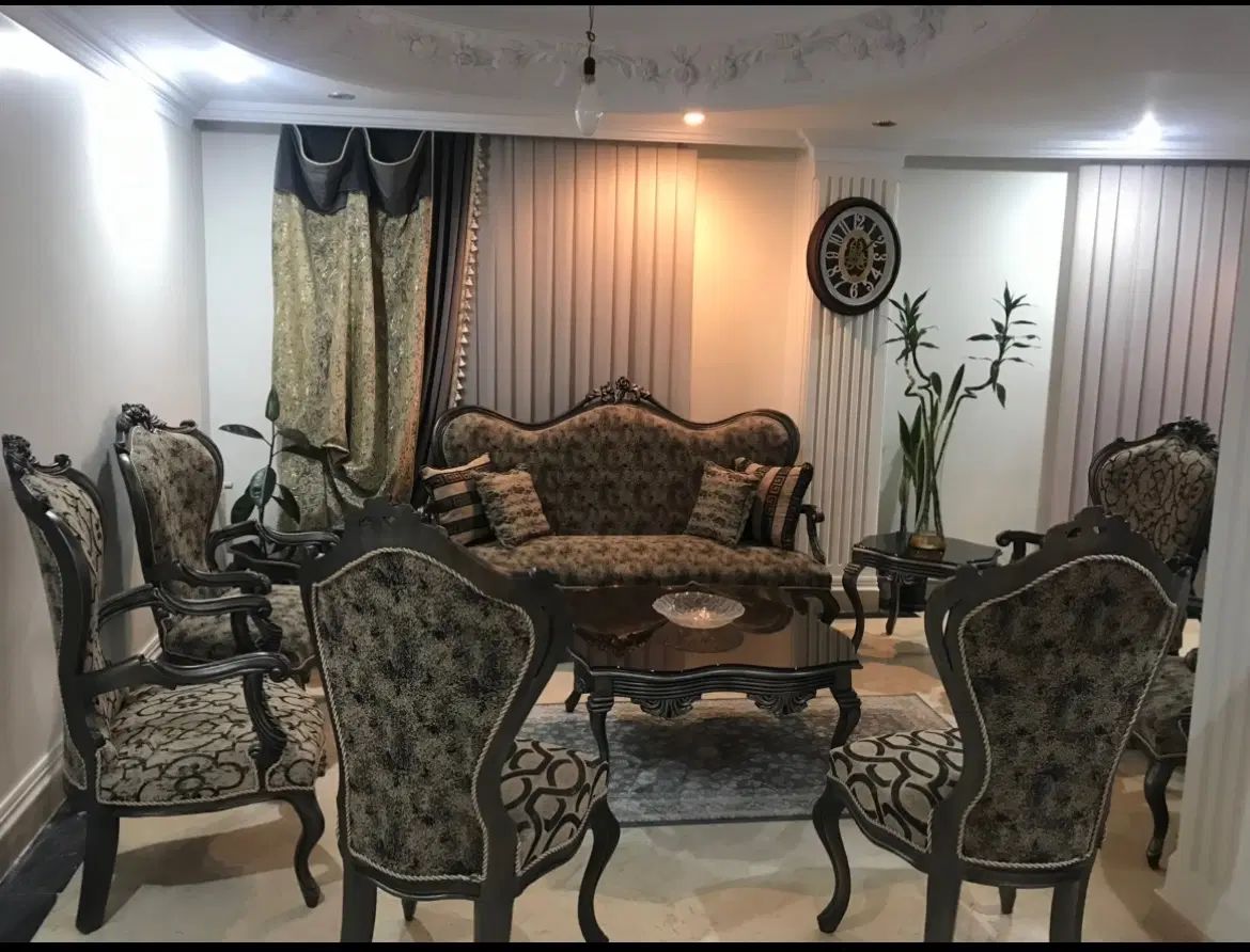مبل کلاسیک ۹ نفره نوبهمراه میز جلو مبل و میز عسلی|مبلمان خانگی و میز عسلی|تهران, هروی|دیوار